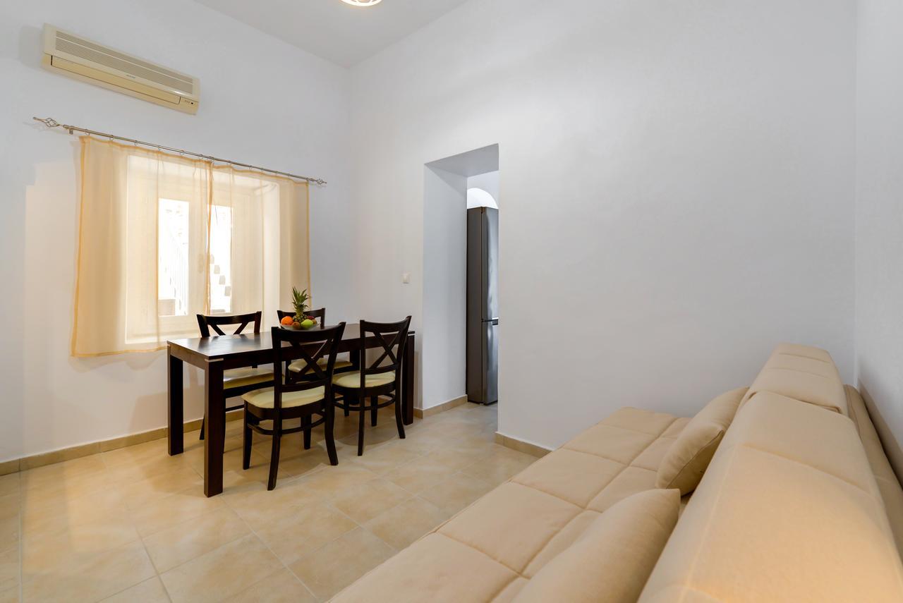 Iriana Suites Fíra Kültér fotó